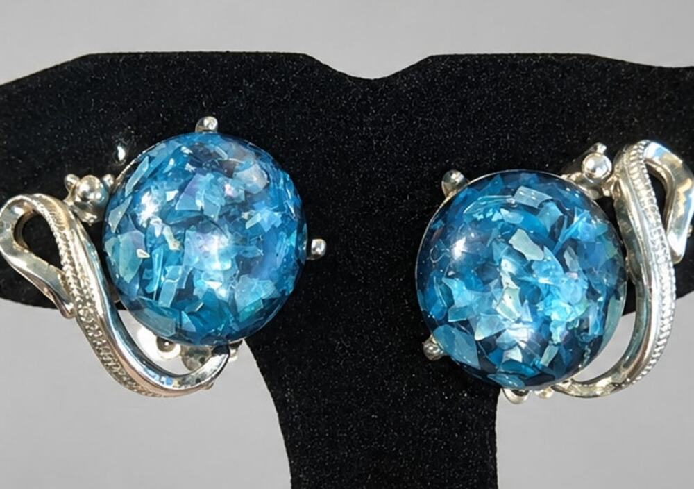 Vintage Coro Clip-on Earrings 1.25”‎ Blue Confetti Lucite Silver-tone bc26